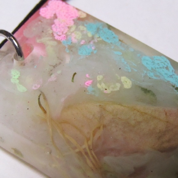 Rose petal resin pendant large bar with hole - Picture 10 of 16